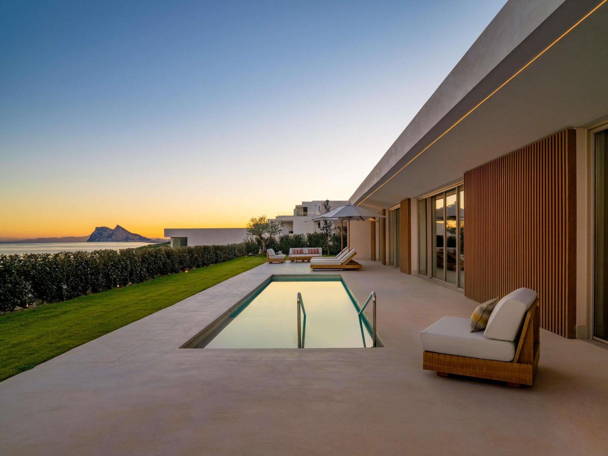 3 BEDROOM SEA VIEW SUITE 2 King 1 Queen Pool 370sm full kitchen living room,1735232499:JPEG